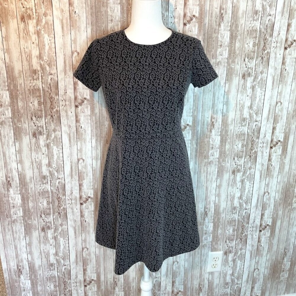 LOFT Black and Gray Short Sleeve Dress size 6P
